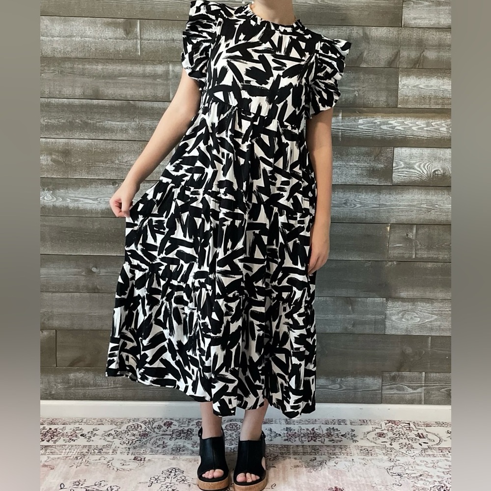JODIFL Abstract Black and White Midi Dress